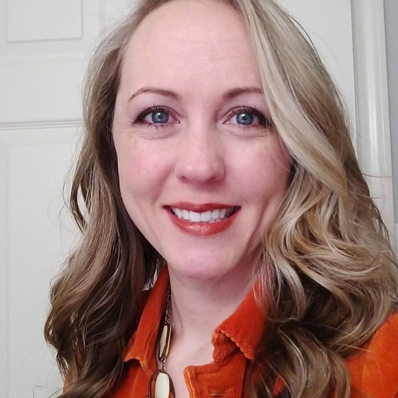 Profile Picture of Amanda Keeter (@mrskeeter) on Poshmark