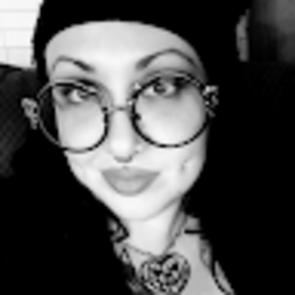 Profile Picture of Michaela Cyrus (@mickeymagicka92) on Poshmark