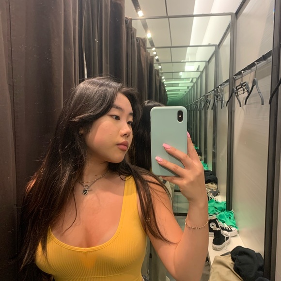 Profile Picture of Alvina Chea (@alvinachea) on Poshmark