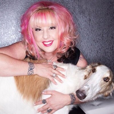 Profile Picture of Leslie Homan (@FemmeMetale) on Twitter