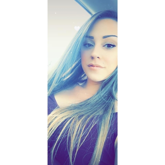 Profile Picture of Emily Staiger (@emilynicole08) on Poshmark