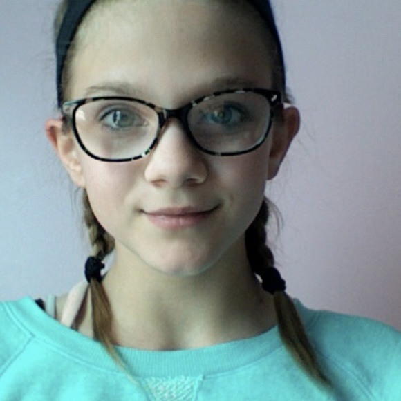 Profile Picture of Mia Lapalme (@lapalmemia) on Poshmark