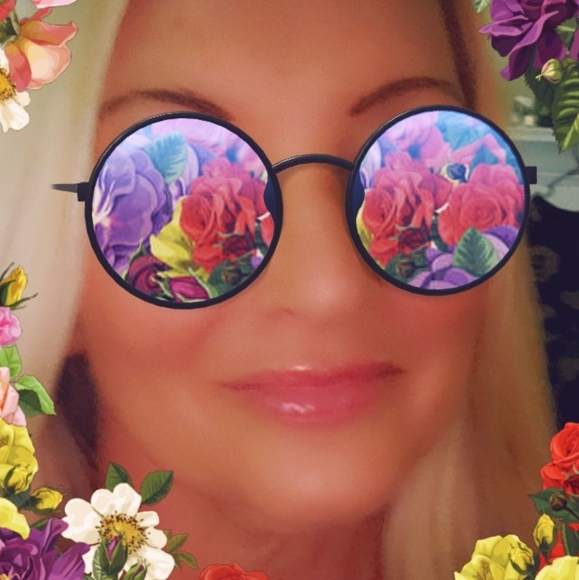 Profile Picture of Donna Tompkins (@tompkinsdonna7) on Poshmark