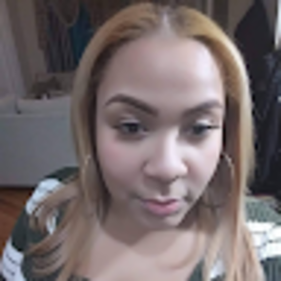 Profile Picture of Paola Lugo (@lugopaola696) on Poshmark