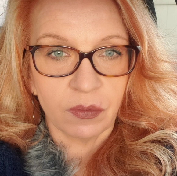 Profile Picture of Joann Giacinto (@lemquinn) on Poshmark