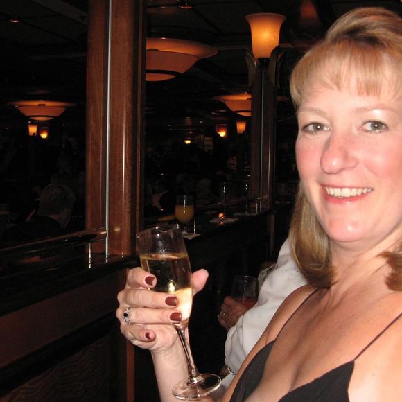 Profile Picture of Laura Labrecque (@bora2003) on Poshmark