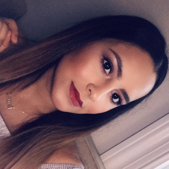 Profile Picture of Claudia Barrera (@topcbg) on Poshmark