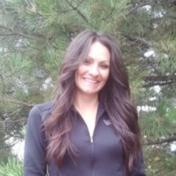 Profile Picture of Olivia Verbeck (@verbecks) on Poshmark