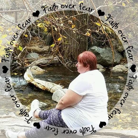 Profile Picture of Beverley Skillicorn (@mrspiggyut) on Poshmark