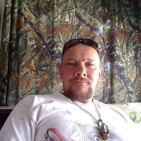 Profile Picture of Robert Stradley (@robertstradley) on Poshmark