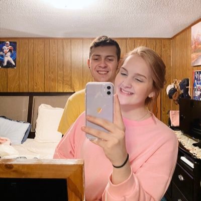 Profile Picture of Lydia Wolfe (@evelyn_023648) on Twitter