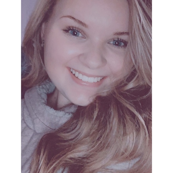 Profile Picture of Paige Lamb (@paigelamb2002) on Poshmark