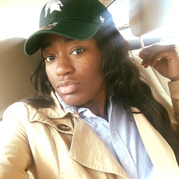 Profile Picture of Ariel Dropthmore (@adropthmore) on Poshmark