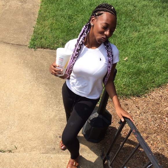 Profile Picture of Ajahnique Hodge (@rosiiealmighty) on Poshmark