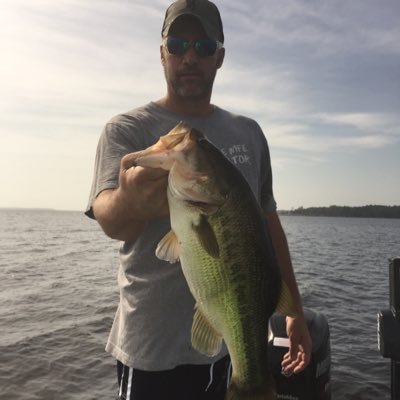 Profile Picture of Josh Humes (@laredneck1974) on Twitter