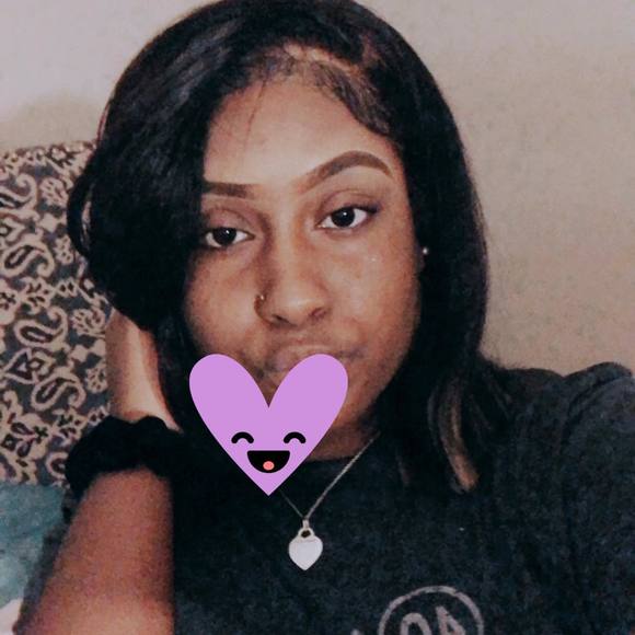 Profile Picture of Brianna Weaver (@briannaweaver54) on Poshmark