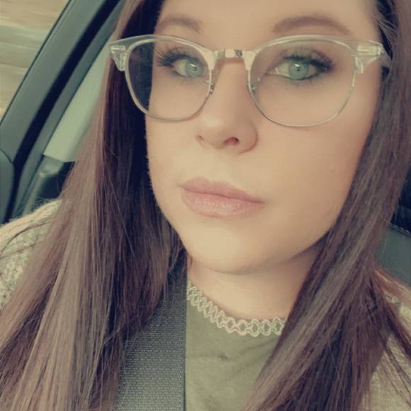 Profile Picture of Sasha Knowles (@sasharae07) on Poshmark