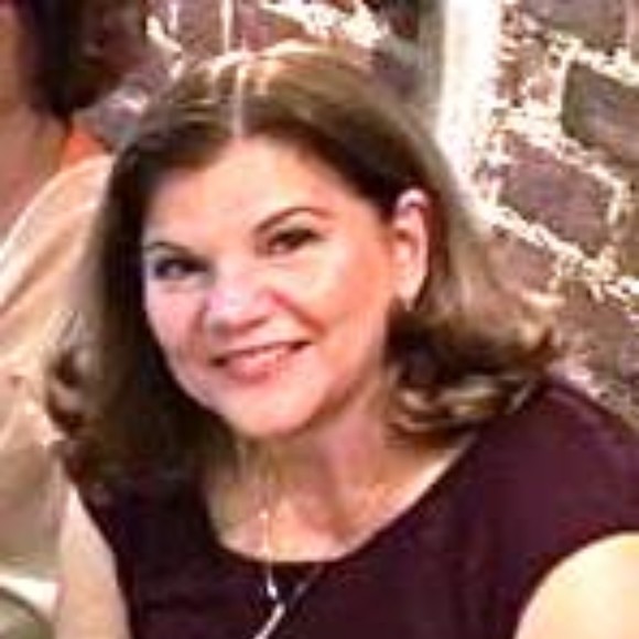 Profile Picture of Janet Schneider (@janetschneider1) on Poshmark