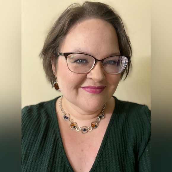 Profile Picture of Rebecca Blevins (@vintagerebecca) on Poshmark