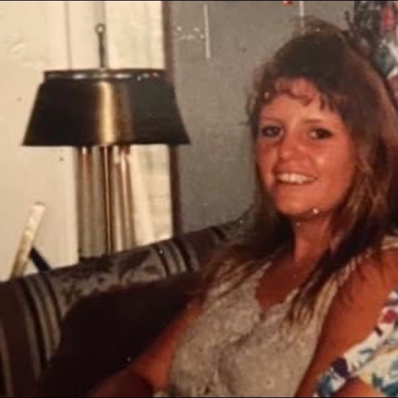 Profile Picture of Kimberly Hull (@hullkim53) on Poshmark