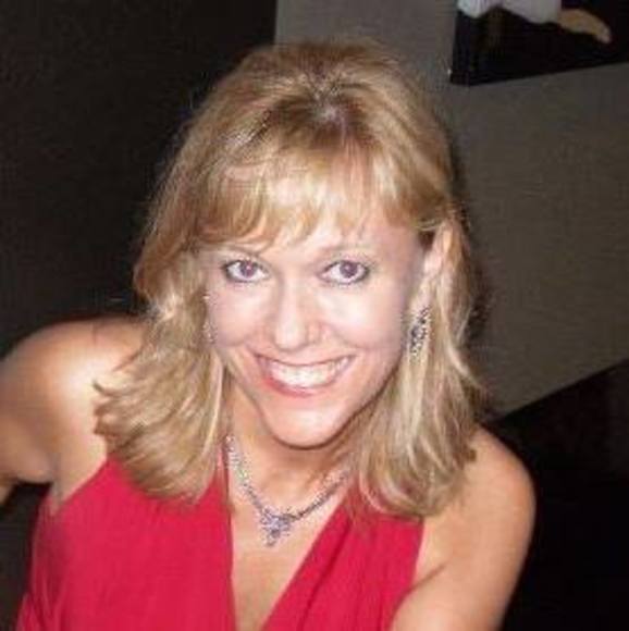 Profile Picture of Carrie Morris (@cjm7170) on Poshmark