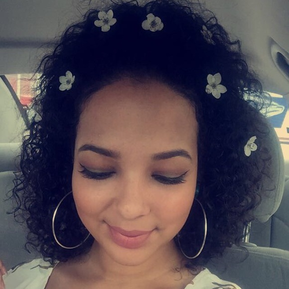 Profile Picture of Alexa Nelson (@lillexa) on Poshmark