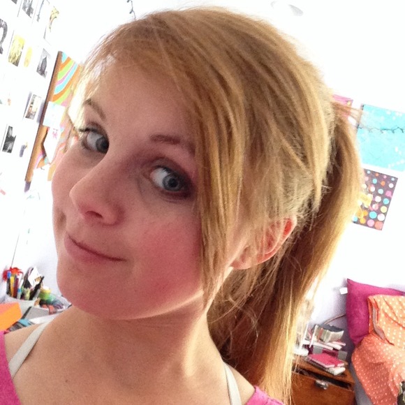 Profile Picture of Kaylee Guertler (@jellykelly) on Poshmark