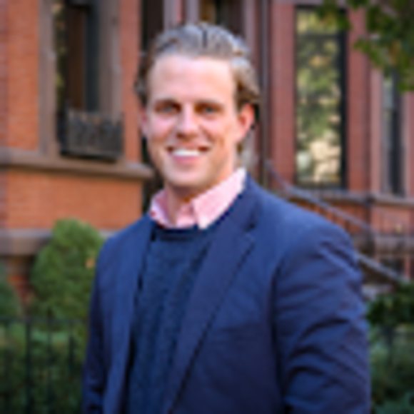 Profile Picture of Derek Vannah (@derekvannah) on Poshmark