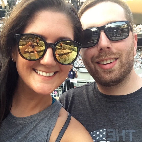 Profile Picture of Nikki Yale (@nikkiyale) on Poshmark