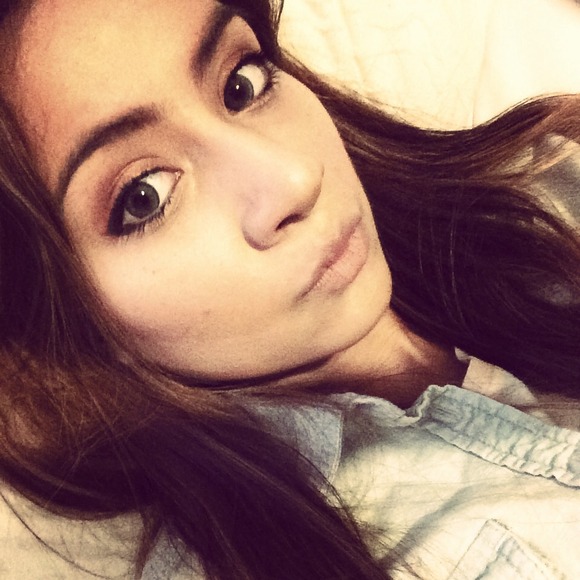 Profile Picture of Gabriella Preciado (@gabriellapez) on Poshmark