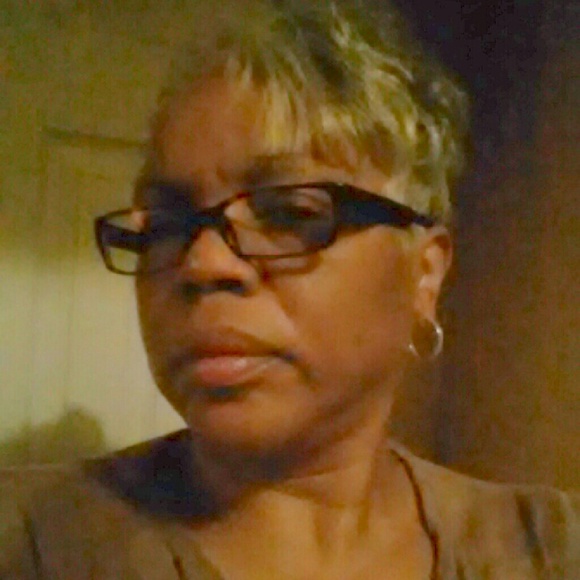 Profile Picture of Carmen d. Riddle (@cdriddle) on Poshmark