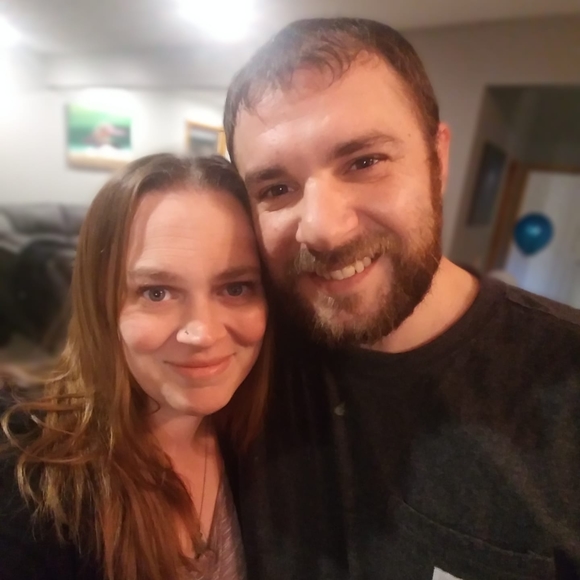 Profile Picture of Cassie Byers (@cassievanduine) on Poshmark