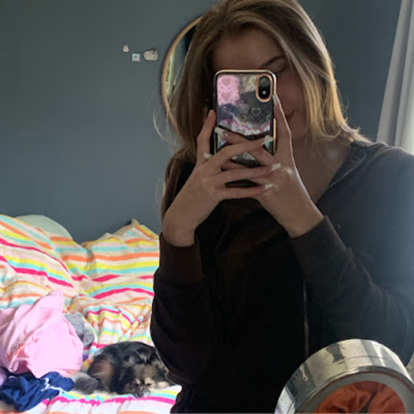 Profile Picture of Dalila Malkovskaya (@dalilax2005) on Poshmark