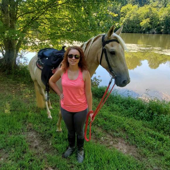 Profile Picture of Breanne Robertson (@breanne_r) on Poshmark