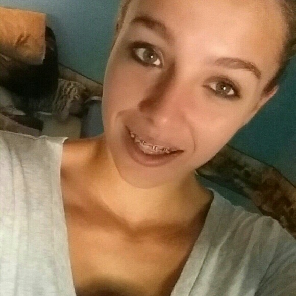 Profile Picture of Alexandra Coates (@acoates16) on Poshmark