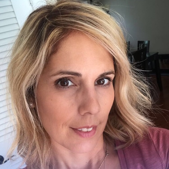 Profile Picture of Marilyn Rivas (@marilynrivas) on Poshmark