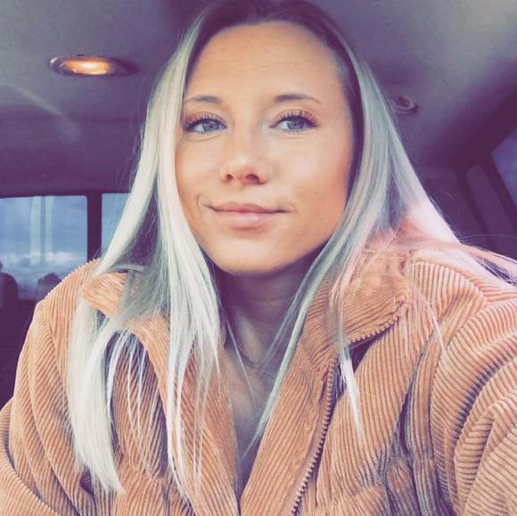 Profile Picture of Toni Benefield (@tonibenefield14) on Poshmark