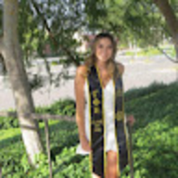 Profile Picture of Andrea Horan (@andreahoran) on Poshmark