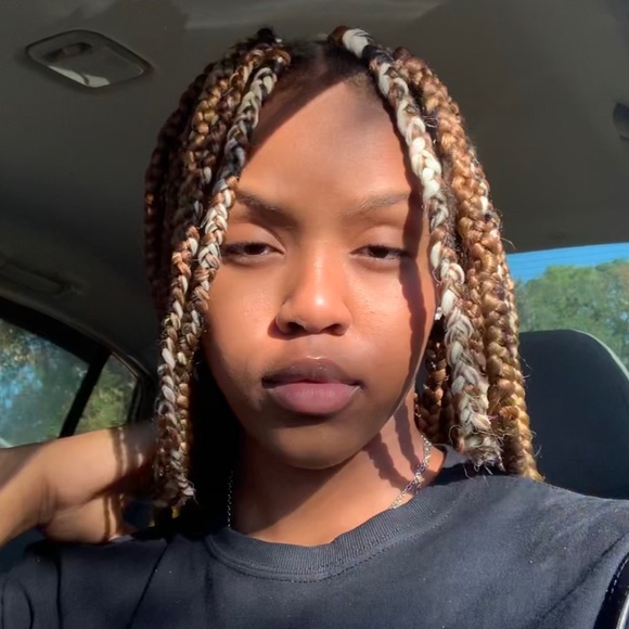 Profile Picture of Myah Kemp (@mjkemp9) on Poshmark