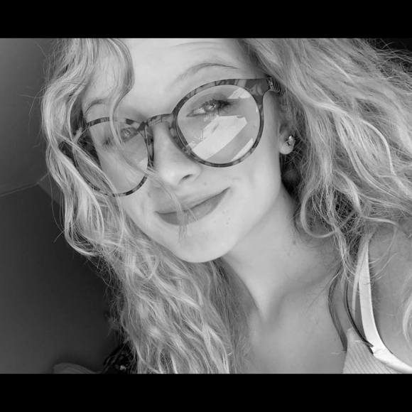 Profile Picture of Brin Depuy (@mackattack170) on Poshmark