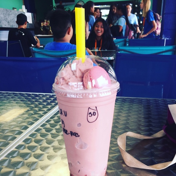 Profile Picture of Maddie Lases (@maddieuzueta) on Poshmark