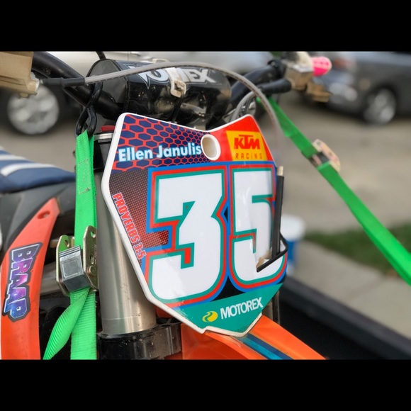 Profile Picture of Ellen Janulis (@ellenj12) on Poshmark