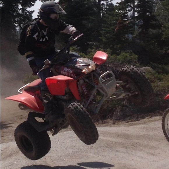 Profile Picture of Jono Collard (@jono) on Poshmark