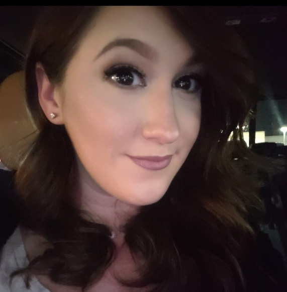 Profile Picture of Heather Schieffler (@hellurstiff) on Poshmark