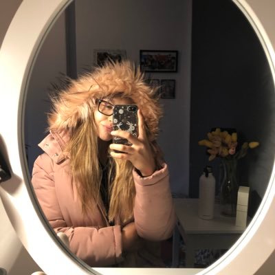 Profile Picture of Nikola (@nichole_post) on Twitter