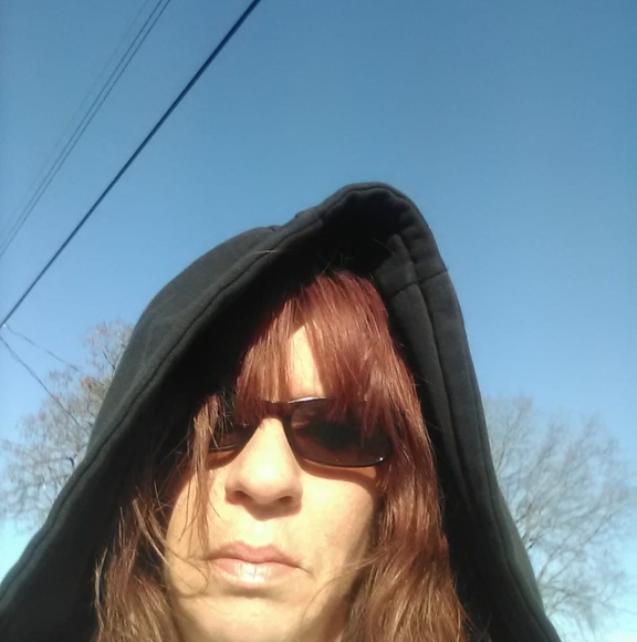 Profile Picture of Aimee Dunlap (@aimeedawn295) on Poshmark