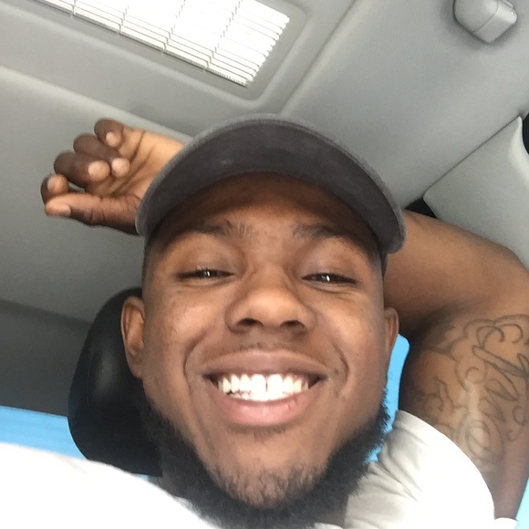 Profile Picture of Darius Amos (@damos92) on Poshmark