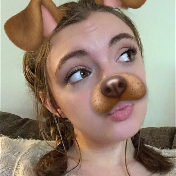 Profile Picture of Becca Tocchi (@beekathefairy) on Poshmark