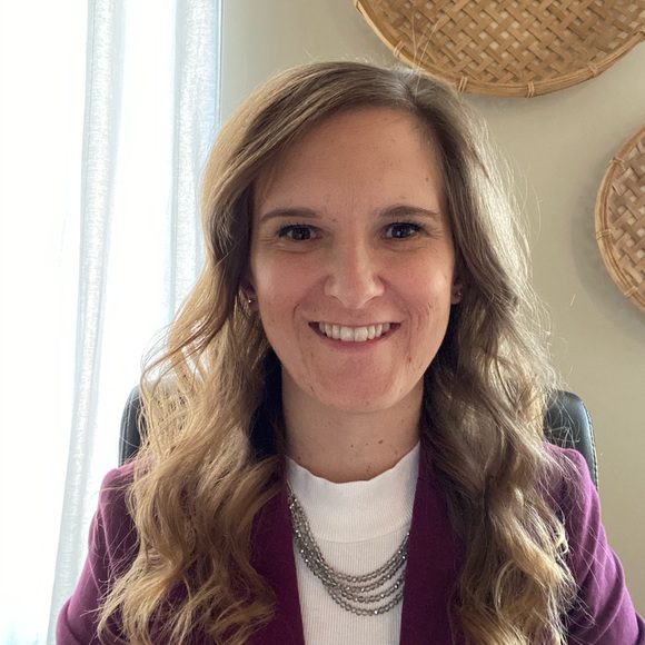 Profile Picture of Desiree Heeren (@dhempls22) on Poshmark