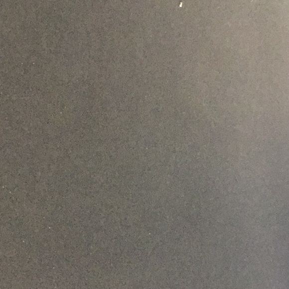 Profile Picture of Laurie Rossback (@lrossback) on Poshmark